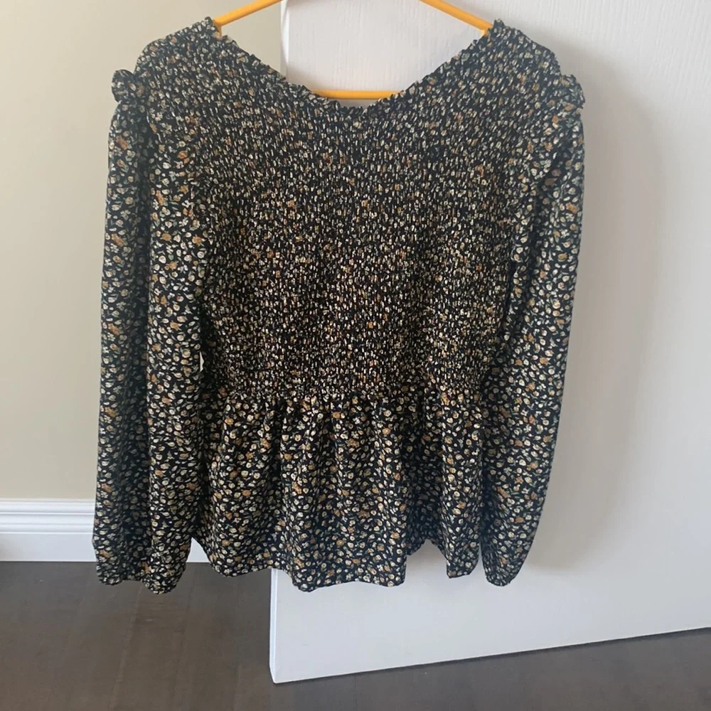 Flowered blouse. - Picture 3 of 3